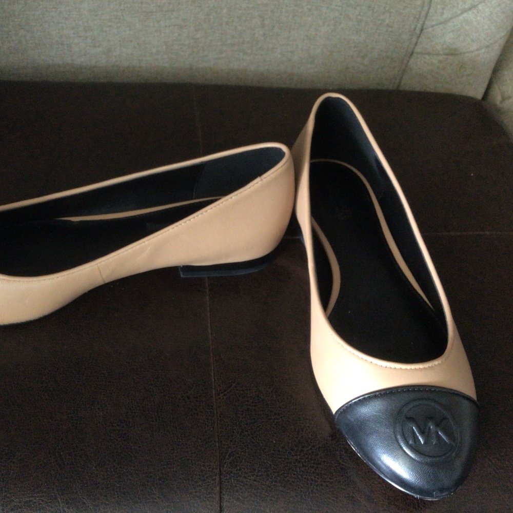 Micheal Kors Flats